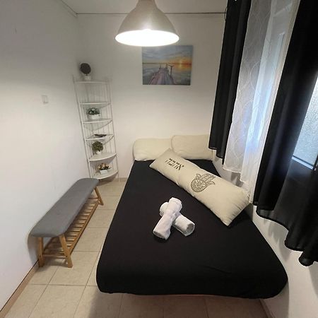 Apartamento אירוח על הים Haifa Exterior foto